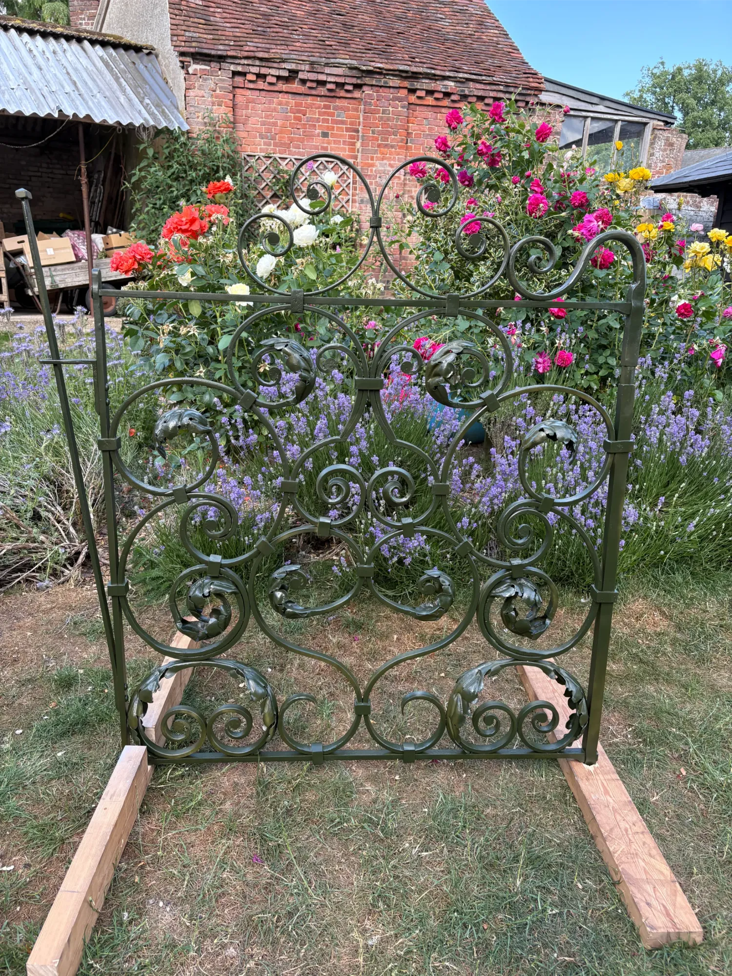 Gate in Land Rover Green – 2 Gate in Land Rover Green – 2